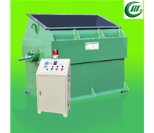 Automatic vibrating finishing machine